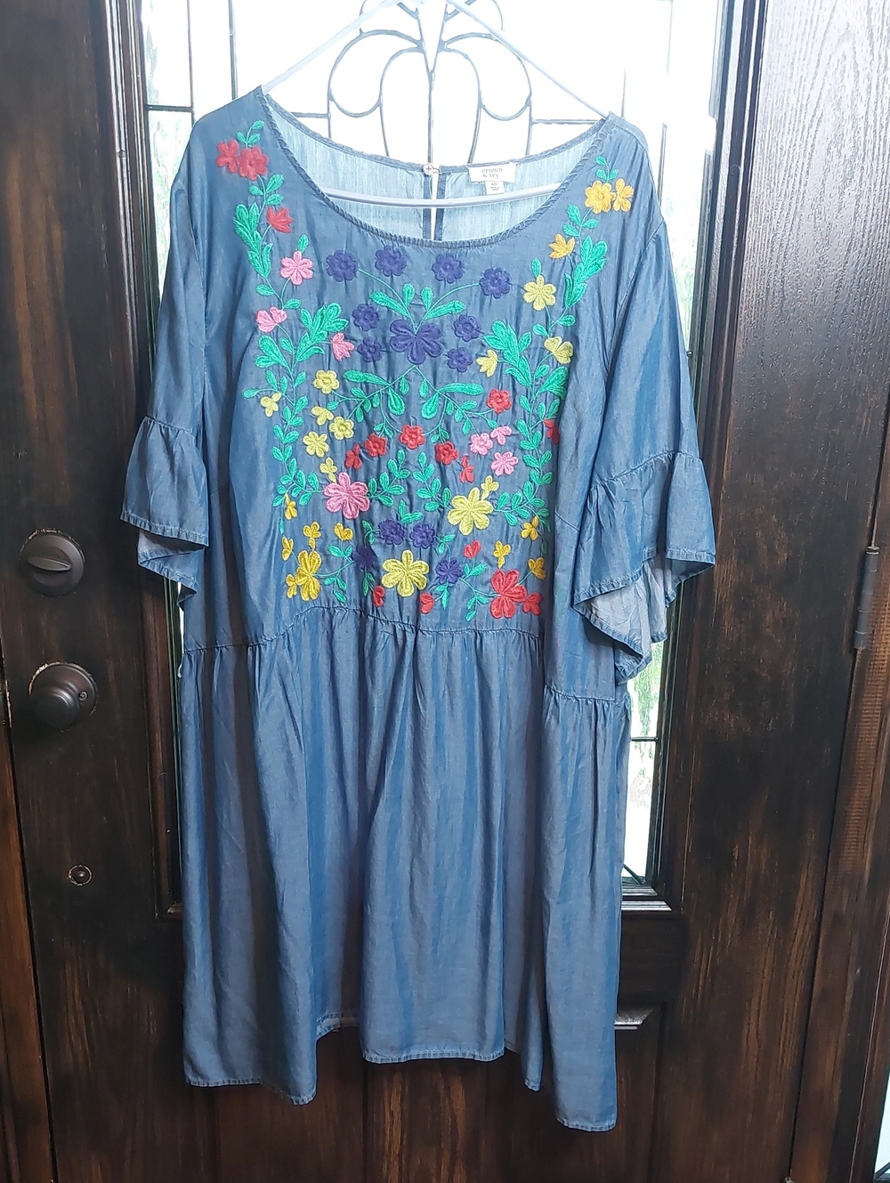 Crown & Ivy Dress Sz Large Blue, Embroidered Floral Lightweight Knee